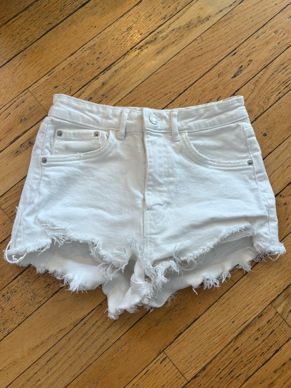 Zara White Distressed Frayed-Hem Denim Shorts